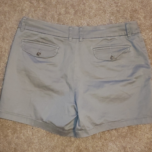 Liz Claiborne Kahki shorts - Picture 4 of 4